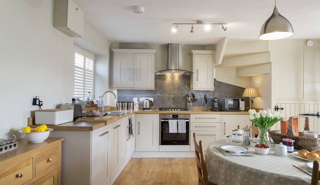 1 Spring Cottage - Painswick, Stroud