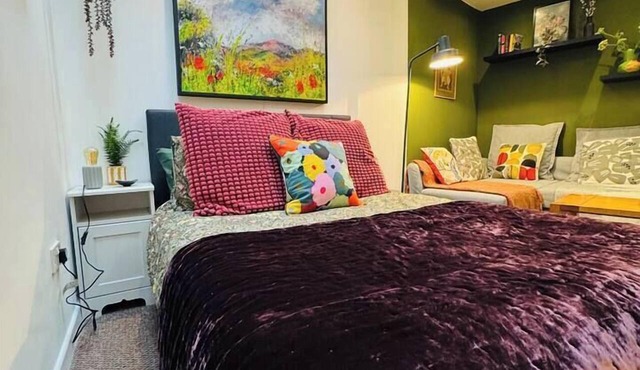 #11 Spacious Studio|Sleeps 4|5mins CannonHillPark