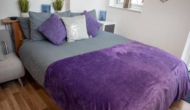 121 Studio Kitchen, Terrace, Stansted Shuttle