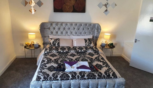 12JT* king bed cosy and lovely house + Free Parking + Free Fast WiFi