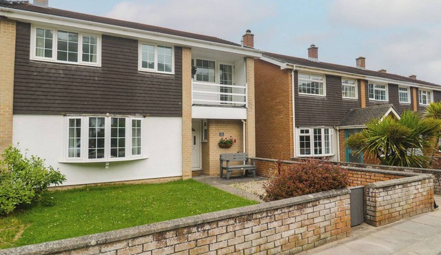 16 FORTH AN NANCE, pet friendly, country holiday cottage in Portreath