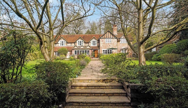 16th Century Manor House | 6BR | Private Grounds in Harlington