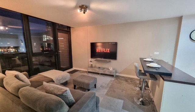 2 Bed Castlefield Flat Canalside