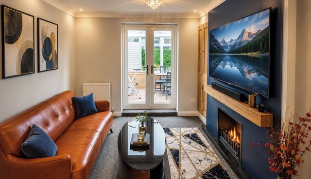 2-Bed House, Sleeps 4 w/ Parking & Garden