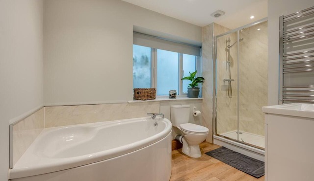 2 Bed in Child Okeford (oc-w35000)