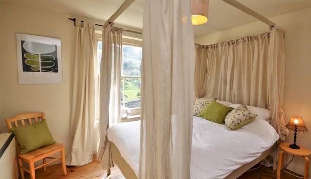 2 Bed in Kingsbridge (oc-fern2)