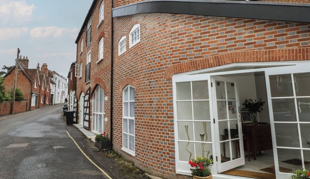 2 BED, pet friendly, country holiday cottage in Bishop's Waltham