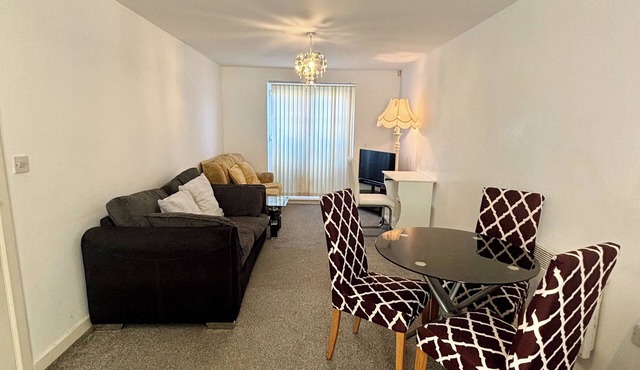 2 Bed Wolverhampton Apartment-sleeps 5