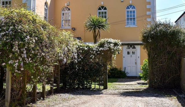 2 bedroom accommodation in Bognor Regis