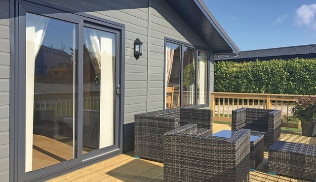2 bedroom accommodation in Little Weighton, Nr Beverley in Cottingham