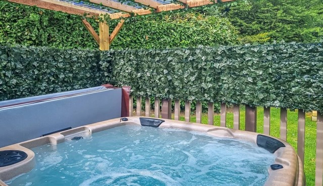 2 bedroom accommodation in Little Weighton, Nr Beverley in Cottingham