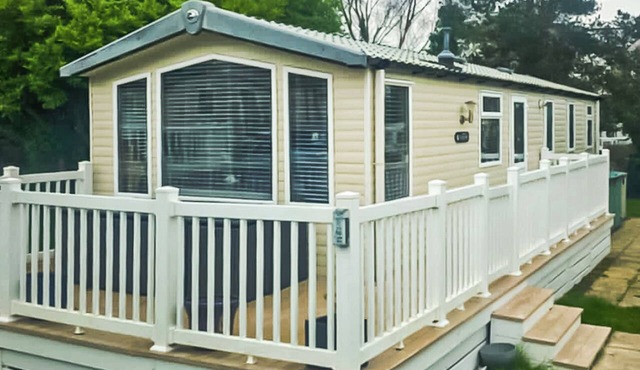2 bedroom accommodation in Pwllheli