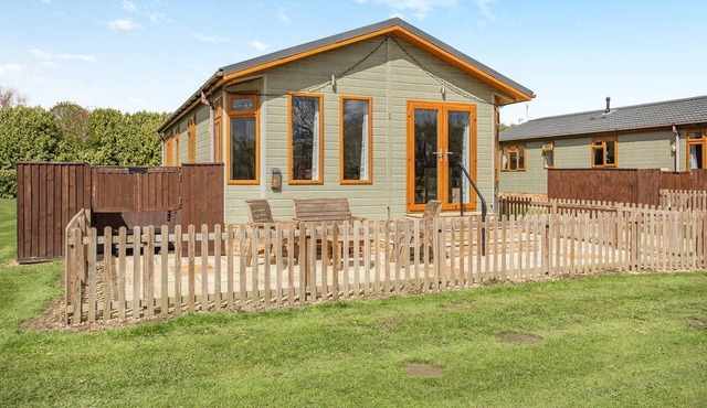2 bedroom accommodation in Three Holes, Nr Downham Market