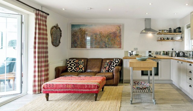 2 bedroom accommodation in Guildford
