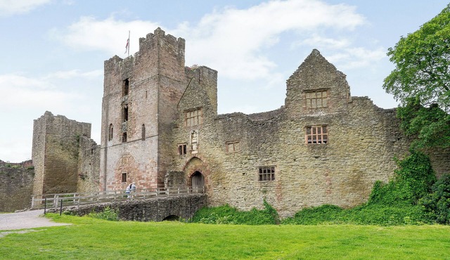 2 bedroom accommodation in Ludlow