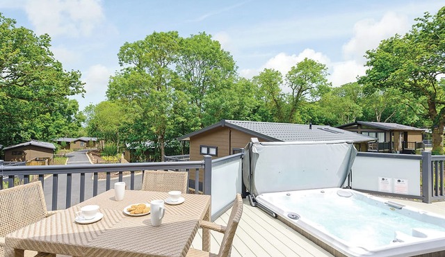 2 bedroom accommodation in Wootton Bridge, Nr Cowes