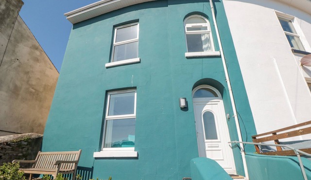 2 NORTH FURZEHAM ROAD, pet friendly, with a garden in Brixham