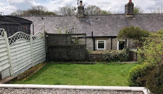 2, THE LODGE, TIDESWELL