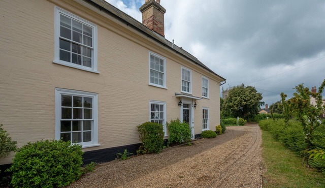 2 The Old Vicarage - Four Bedroom House, Sleeps 8