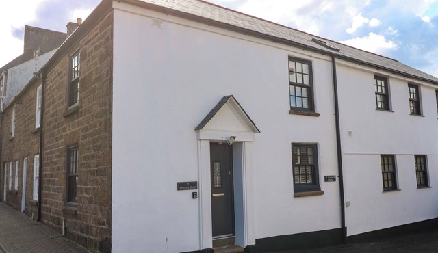 21 ALVERTON STREET, pet friendly, with a garden in Penzance