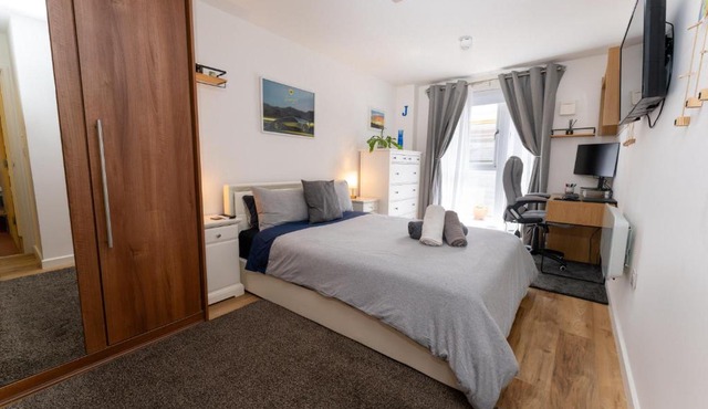 2B2B Deluxe apartment - Executive Woking & London - 30 min to Waterloo