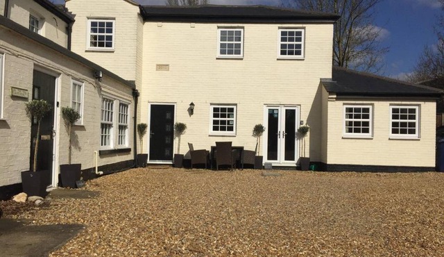 3-Bed Cottage with 3 En-Suites near St Neots in Saint Neots