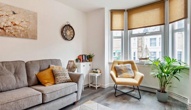 3 Bed in Cowes (oc-93982)