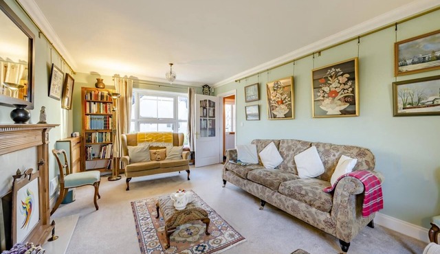 3 Bed in Hingham (oc-m29945)