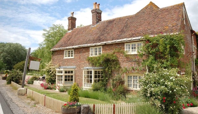 3 Bed in Wimborne (oc-thold)