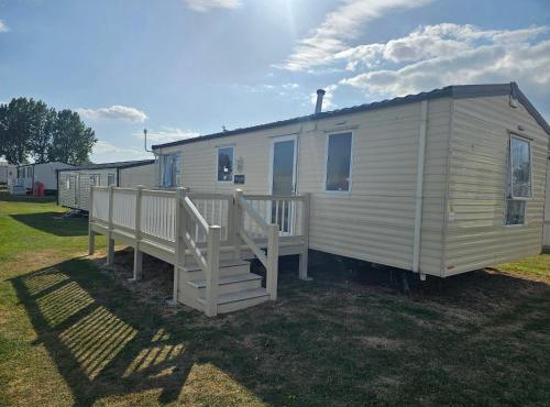 3 bed static van with decking