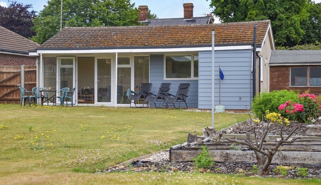 3 bedroom accommodation in Bacton