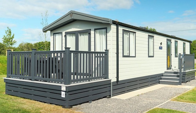 3 bedroom accommodation in Landford, Nr Salisbury