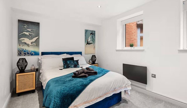 3 Nottingham Apts + Castle Views & City Centre
