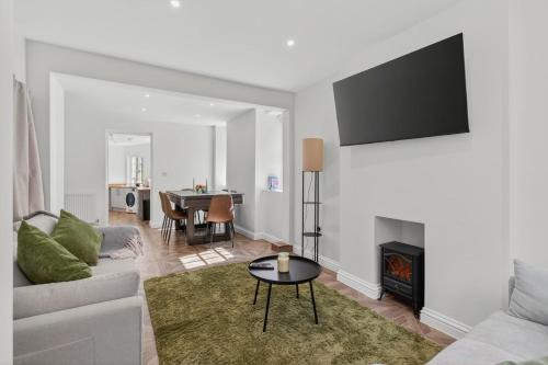 30 plus Nights, Contractors, Corporate Stays, Bills included in Chard