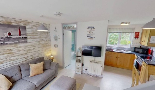 36 Strawberry Hill, Tolroy Manor