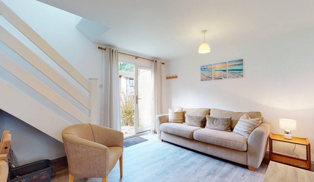 39 Strawberry Hill, Tolroy Manor