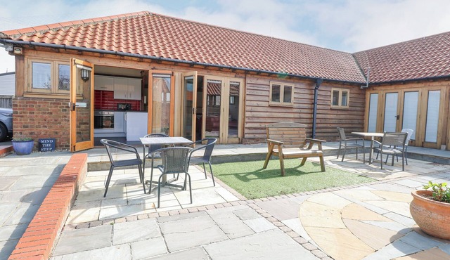 3A HIDEAWAYS, country holiday cottage, with a garden in Hunstanton in Hunstanton