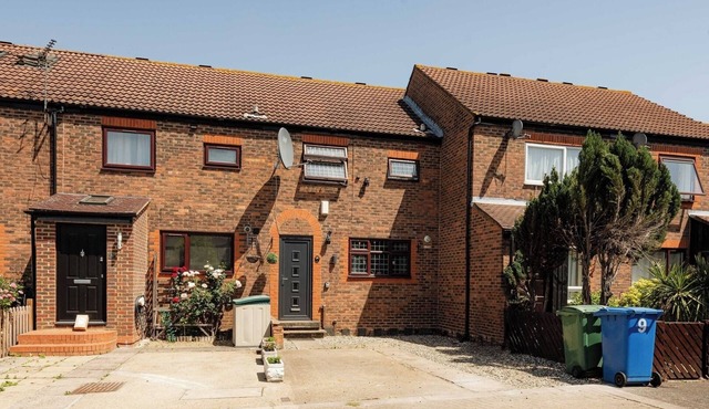 3BR Family Home for up to 7 with Garden