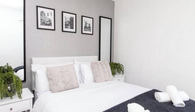 3BR Thames Retreat | Heathrow 10min | Train 5min