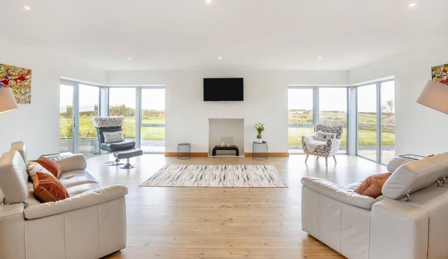 4 Bed in Cemaes Bay (oc-bow29)