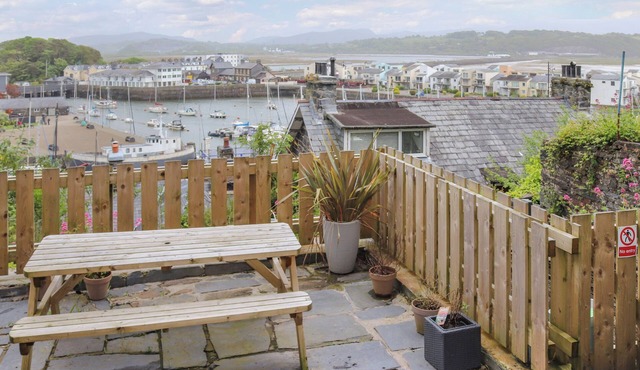 4 bedroom accommodation in Porthmadog