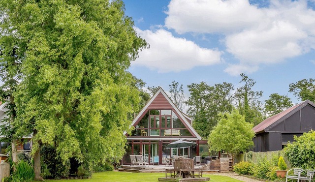 4 bedroom accommodation in Hoveton, Norwich