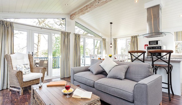 4 bedroom accommodation in Wootton Bridge, Nr Cowes