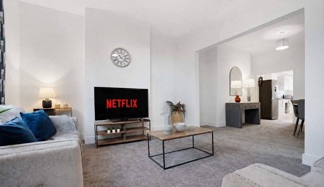 4BR Group House Bishop Auckland | Stay With Us