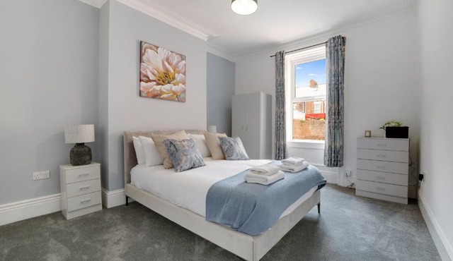 4BR South Shields Stay Sleeps 8 by Stay With Us