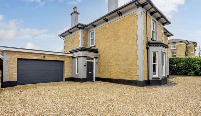 5 Bed in Sandown (oc-87008)