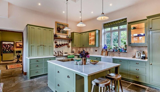 5 Bed in Taunton (oc-95570)