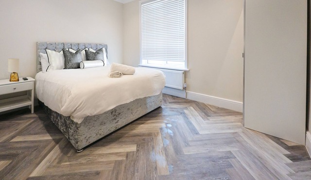 5 Bedroom, 5 Bathroom Portsmouth Docks