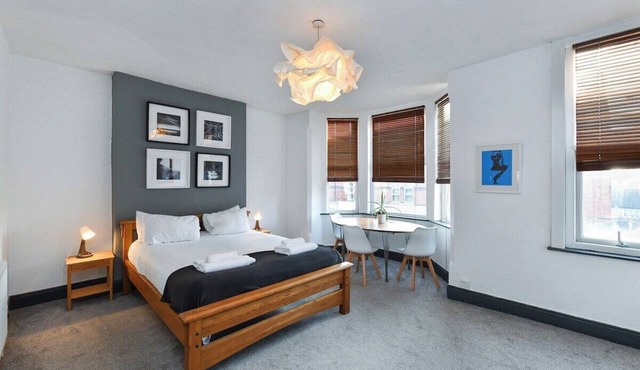 5-BR Home Featuring Art and Photography Collection in Nottingham