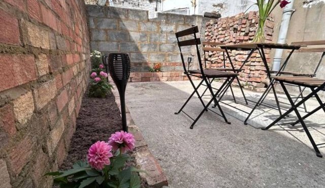 51% off. Nice Studio with patio near London Centre. Mile End